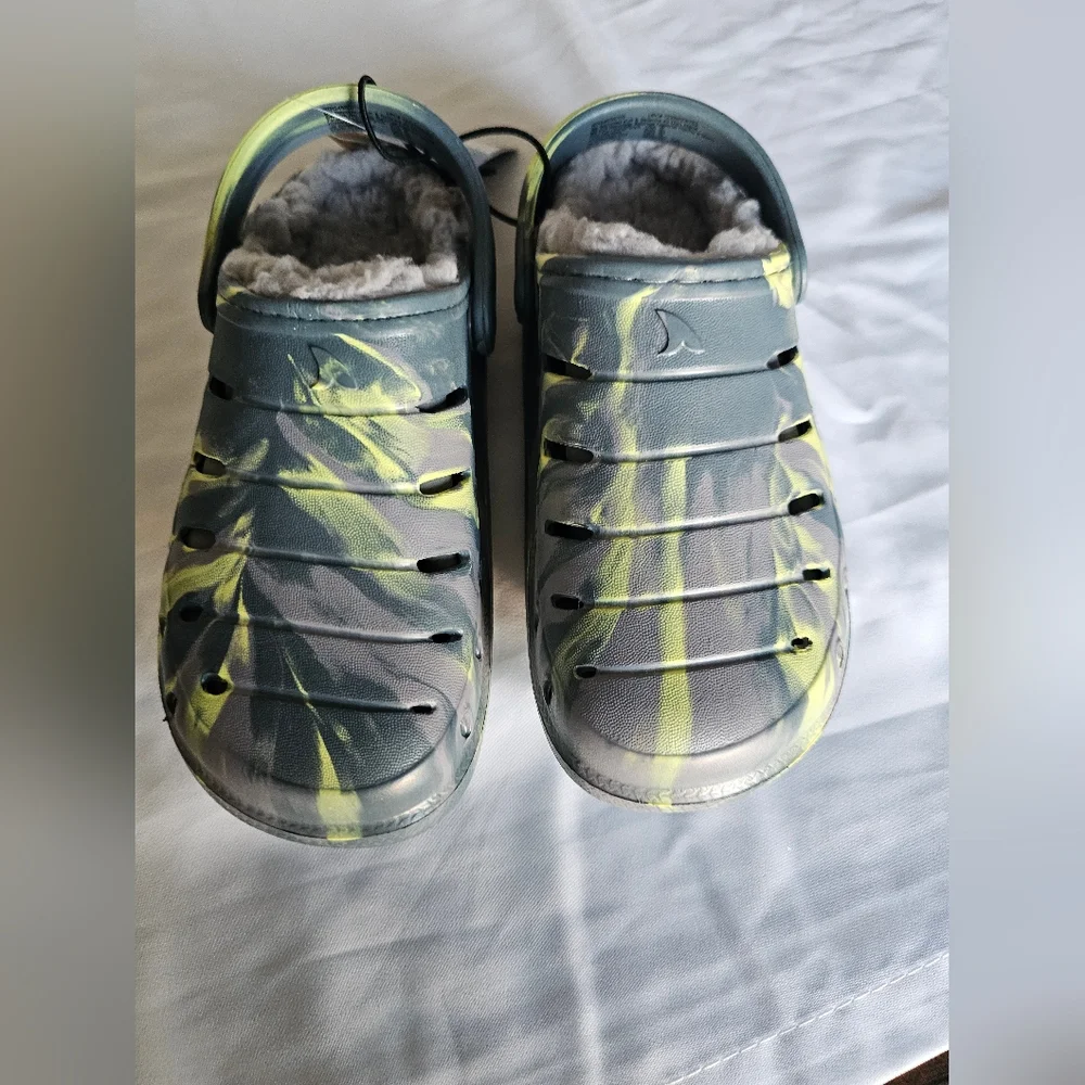 Rugged Shark – Thermally Lined Clogs (New with Tags)